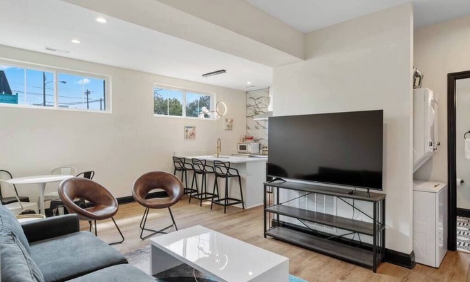 Butchertown House | Butchertown! New Modern Long Term 2Br/1BA Apt 1 Fl