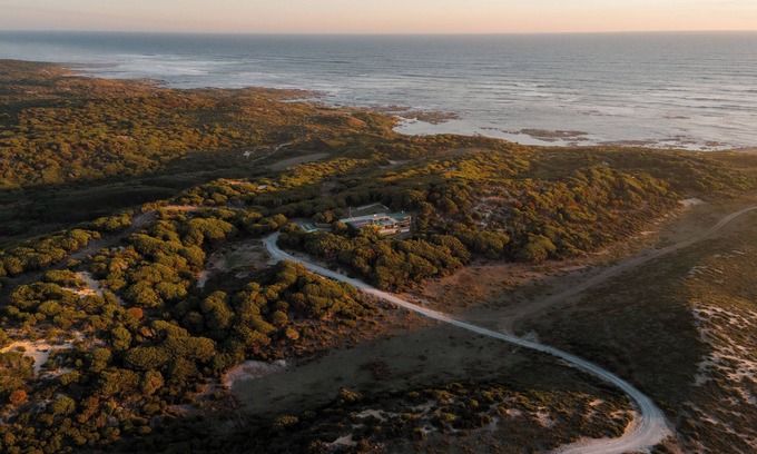 Bungaree House | Buttons By The Beach (King Island coastal retreat)