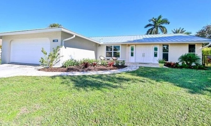 Marco Island House | Buttonwd 813 - Buttonwood 3 Bedroom Home by Redawning