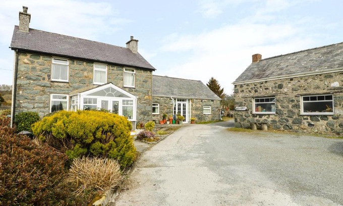 Garndolbenmaen House | Bwthyn Ael Y Bryn