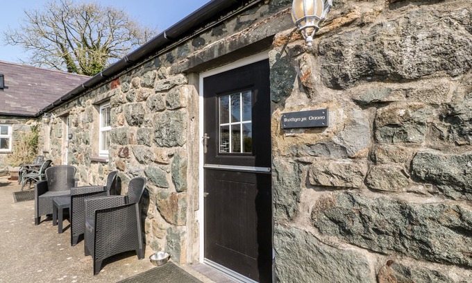 Rhyd-y-clafdy Cottage | BWTHYN YR ONNEN (ASH COTTAGE), pet friendly in Pwllheli