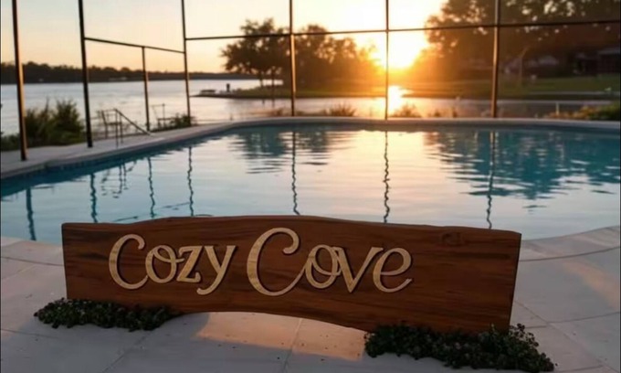 Crescent Lakes House | By Disney Universal Pvt. Pool Sleeps 10! Game rm Free Bbq, Parking,WiFi, Fishing