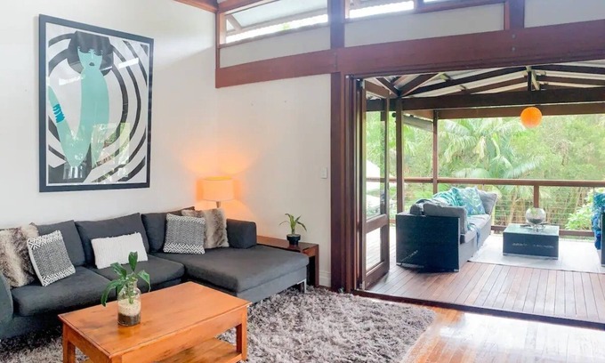 Suffolk Park Apartment | Byron Treehouse Peaceful 2 bdrm Paperbark View