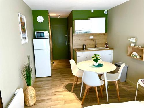 Bleriot-Plage Apartment | Côte & Mer. Studio 3 personnes bord de mer