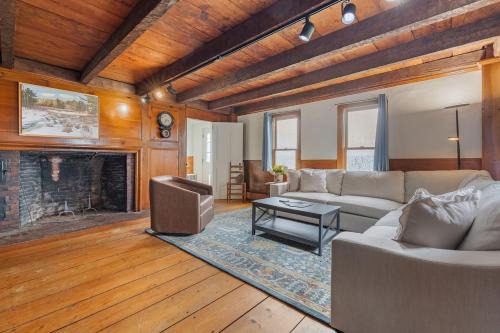 Loudon Apartment | C-Sarah Whitehouse Suite on Miles Smith Farm