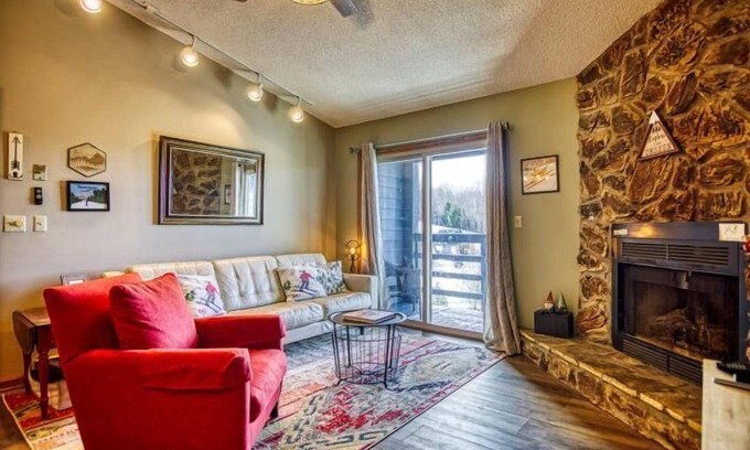 Timberline Condo | C302 -Great views! Timberline Condo