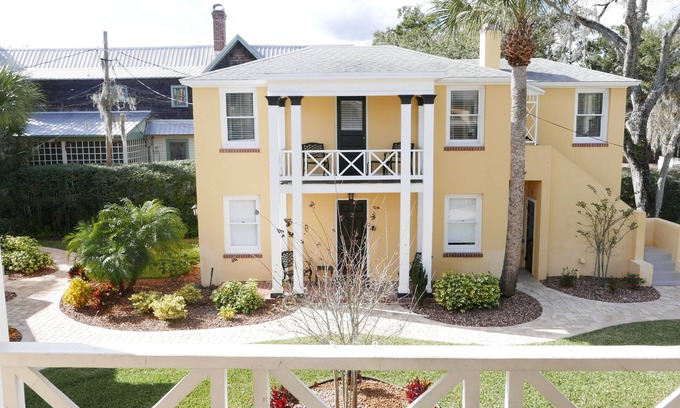 Downtown Historic District Apartment | C8, Perfect location, historic downtown, balcony, near beaches, FREE parking!