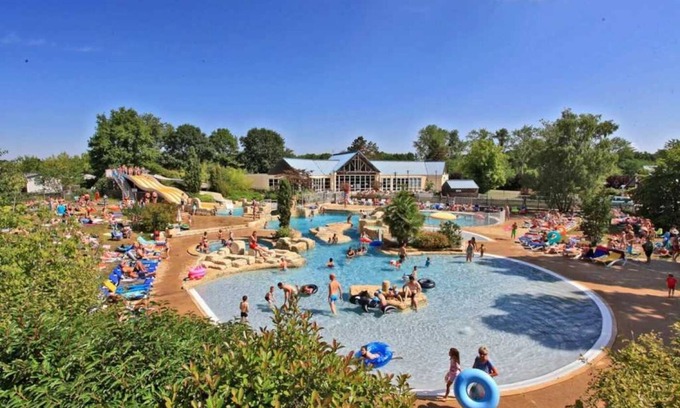 Sainte-Catherine-de-Fierbois House | Camping 5 étoiles - Parc aquatique - ef0ghe