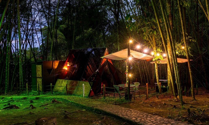 Yotoco RV Rental | Cabaña Íntima para Parejas en Mystic Natural