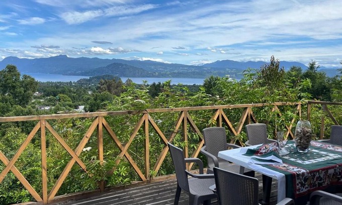Lican Ray House | Cabaña Licanray, vista volcán Villarrica y lago Calafquén