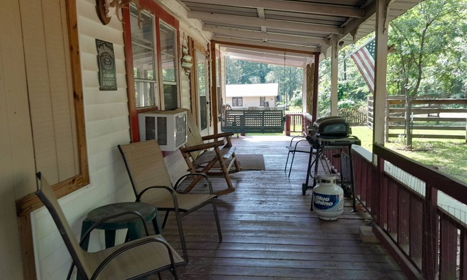 Zavalla Cabin | Cabin #1 @ Lake Cabins at Monterrey Park an Boat Launch at lake Sam Rayburn