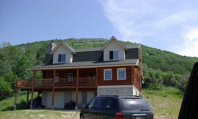 Kamas Cabin | Cabin, 4 Bedrooms + Loft, 4.5 Baths, (Sleeps 8-12) Mountain views with trails