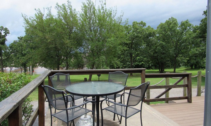 Mannford Cabin | Cabin in front of the lake!
