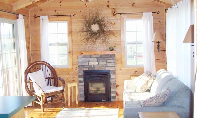 Hendersonville Cabin | Cabin in the Meadow - Romantic 20-Acre Retreat, Hot Tub, A/C - Near Asheville