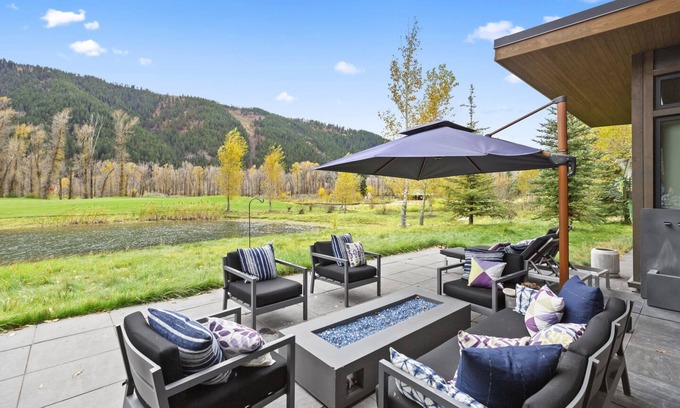 Hoback Junction House | Cabin with Club Access - Snake River Sporting Club