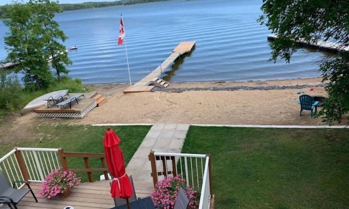Whiteshell Cottage | Caddy Lake Beach House - Waterfront Beach Access!