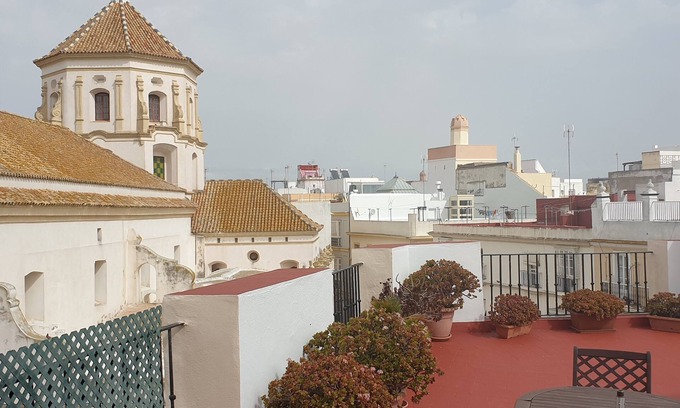 Old Town Apartment | Cadiz: Mirador Tower 'San Francisco' ideal for two VFT/CA/00187