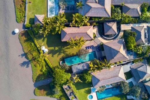 Munggu Villa | Cadudasa Beachfront 6 BR Private Pool Villa ZN127