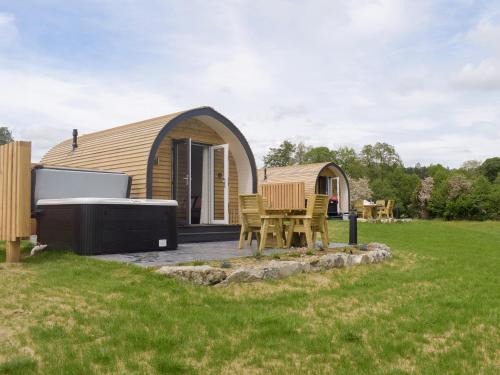 Llanfyllin House | Cain Pod Vip