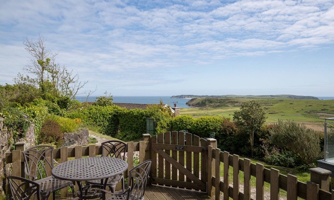 Penally Apartment | Caldey Island View - Sea Views and Log Burner