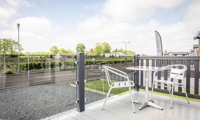 St. Andrews Ski Chalet | Caledonia Lodge St Andrews is a two-bedroom, double bed with an ensuite bathroom and a twin bedroom