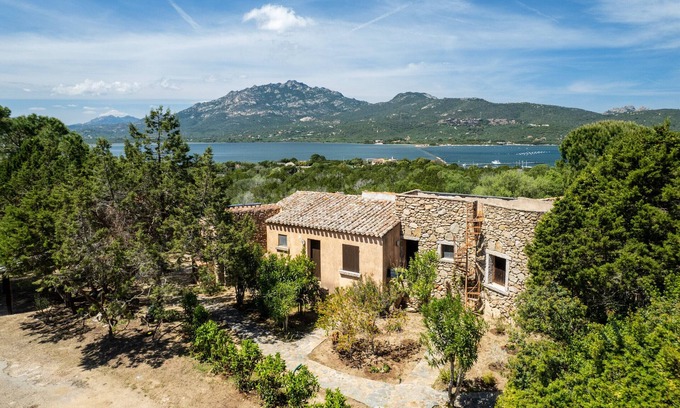 Porto Rotondo Apartment | Caletta 53 - seaside flat with pool and tennis court