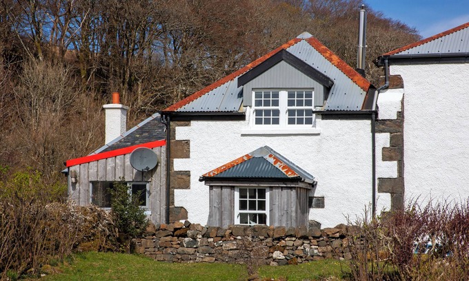 Ulva Apartment | Calgary Dovecote - pet friendly, romantic and cosy and only 500m from the beach