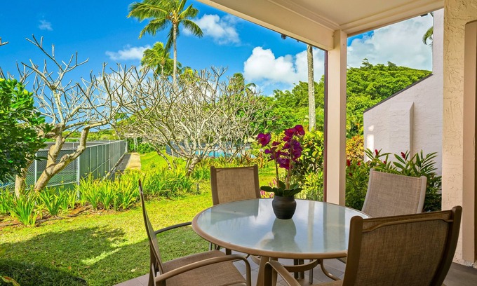 Bayview Condo | Calm island condo with ocean views & pool - walking distance from beaches