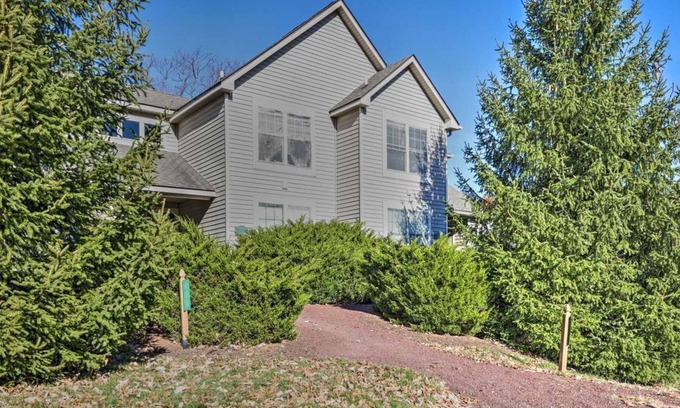 Tannersville Cabin | Camelback Mtn Cabin w/ views near slopes