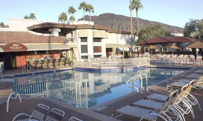 Arcadia Apartment | Camelback Resort Classic Studio with Outdoor Pool Bar