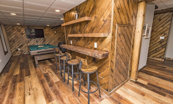 Cresco House | Camelback SKI,GOLF,Firepit,Hottub,Casino,Kalahari Linens