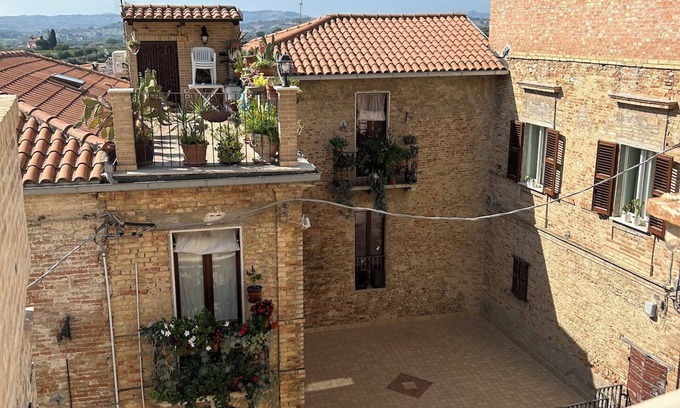 Corropoli Bed & Breakfast | Camera famigliare un letto matrimoniale e 1 lettini