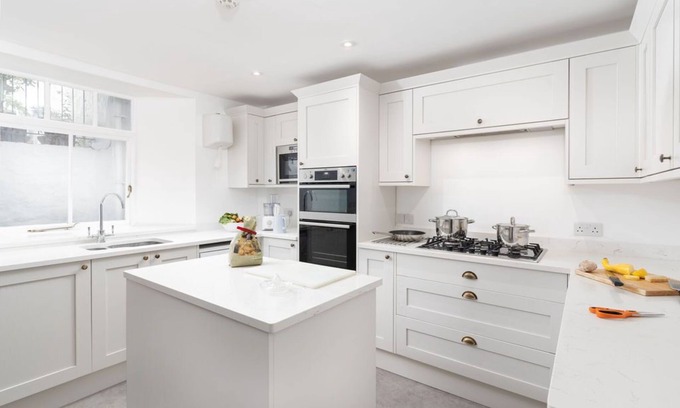 Chysauster Apartment | Camilla House Garden Flat