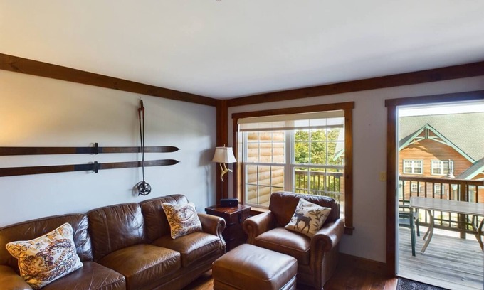 Snowshoe House | Camp 4 Ski-in-Ski-out Townhome with Ski Shuttle