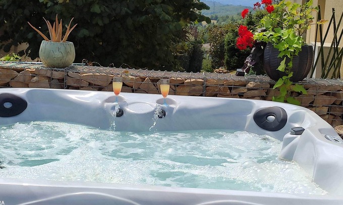 Panossas House | Campagne et Jacuzzi . C'est Cosy le Bumble Bee !