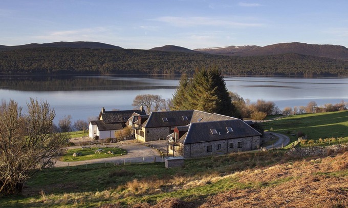 Loch Tay Cottage | CAMPBELL, pet friendly, character holiday cottage in Kinloch Rannoch