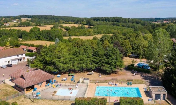 Saulieu House | Camping 3 étoiles - Piscine - eeiieg