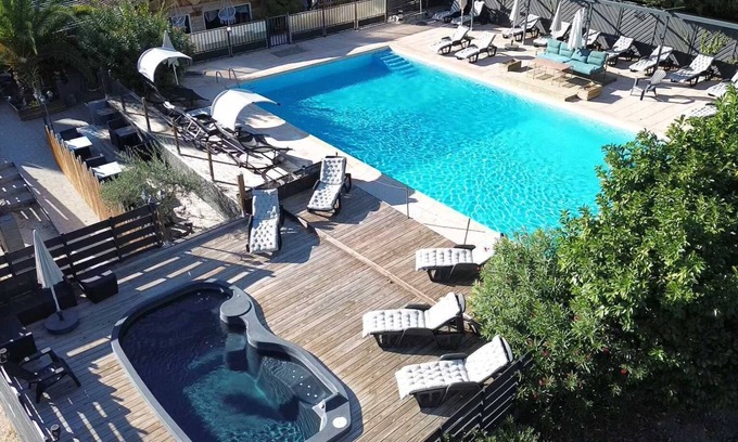 Paluds de Noves Ski Chalet | Camping 4 étoiles - Piscine - eehfa0