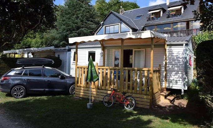 Salles-Curan House | Campsite Beau-Rivage * - EVASION Cottage "Lake view" (covered terrace) New in 2024 4 to 5 people - 4 people. included in the price