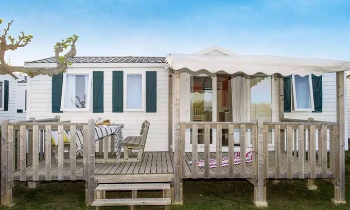 Poilly-lez-Gien House | Campsite Les Bois du Bardelet* - Comfort Mobile Home 4 Rooms 6 People Air Conditioned
