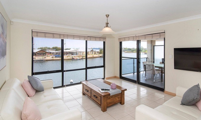 Geographe Apartment | Canal Life Villa B-Shared pool, Tennis court, Jetty
