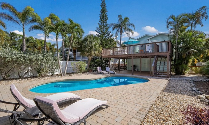 Anna Maria House | Canario Cottage by Duncan Real Estate