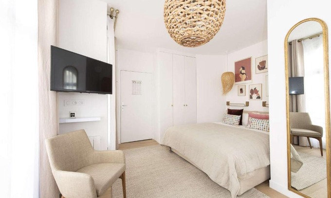 Vivienne Apartment | Candide