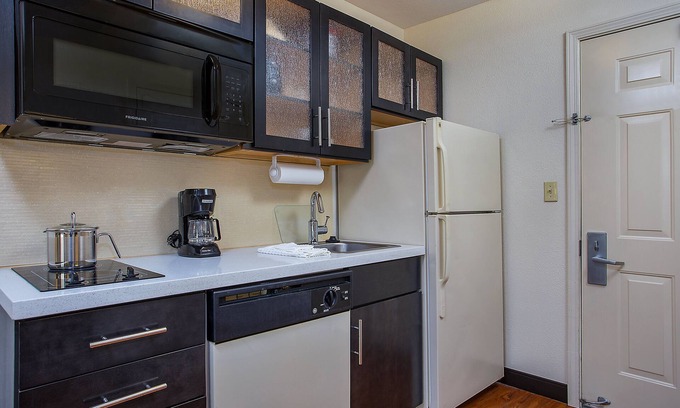 Watterson Park Hotel | Candlewood Suites Louisville Airport by IHG