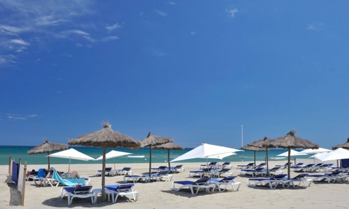 Les Arenes Apartment | Canet air-conditioned cabin apt 700m from the beach / Swimming pools, paddling pool and parking
