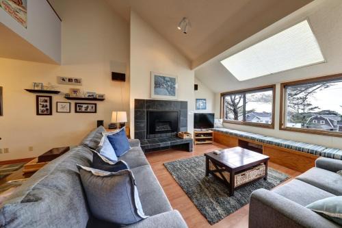 Tolovana Park House | Cannon Beach Condo Ocean Views ! Close to Beach!
