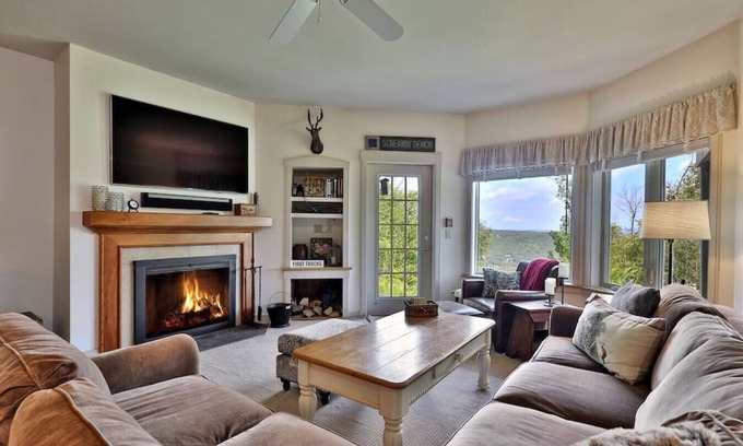 Ludlow Apartment | Canter, Solitude N101