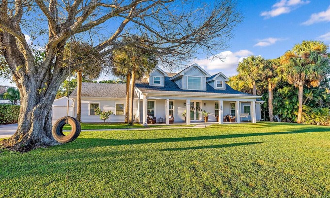 Hobe Sound Apartment | Cape Calypso! Heated Pool, Coastal Luxury, Bike to Beach
