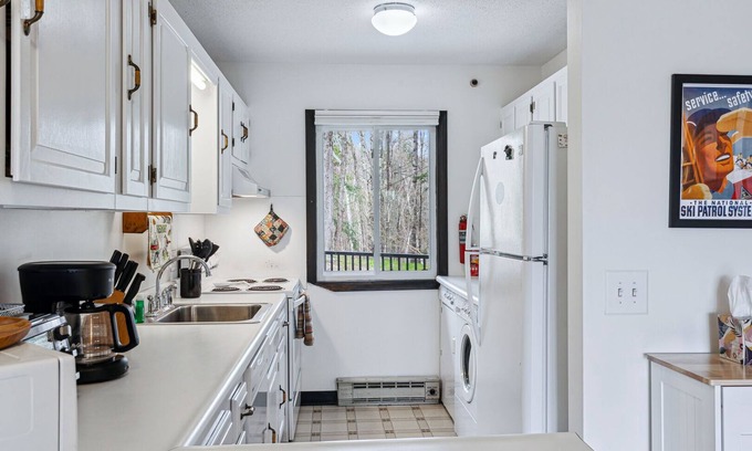 Taftsville House | Cape Home On Ottauquechee River | Rivers Peek