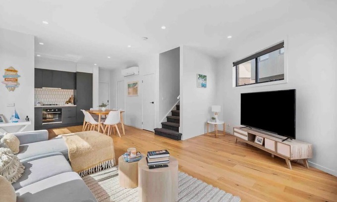 Tootgarook House | Capel Sound luxury 3 bedroom townhouse only minutes walk to the front beach.